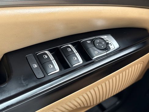 Used 2024 Kia Carnival LX FWD image 23