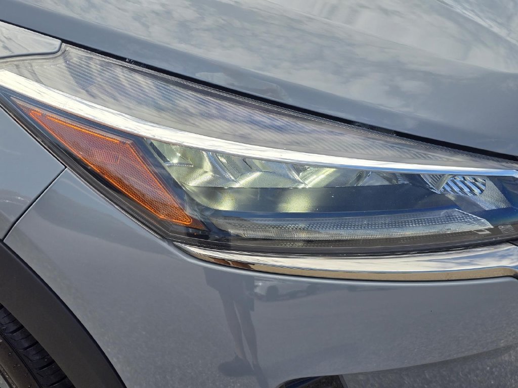Used 2024 Nissan Kicks SR w/ SR Premium Package FWD image 5