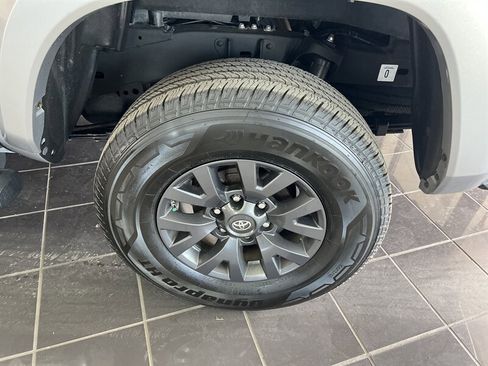 Used 2020 Toyota Tacoma SR5 image 35