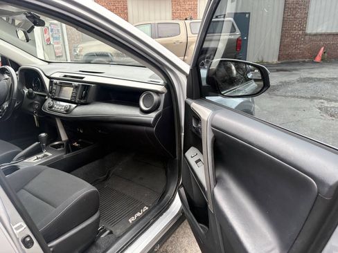 Used 2016 Toyota RAV4 XLE AWD/4WD image 9