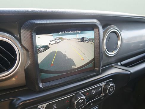 Used 2023 Jeep Wrangler Sahara image 24