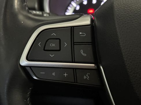Used 2023 Toyota Highlander XLE FWD image 27
