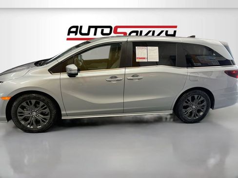 Used 2025 Honda Odyssey Touring image 4