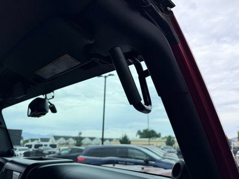 Used 2013 Jeep Wrangler Unlimited Rubicon w/ Dual Top Group AWD/4WD image 28