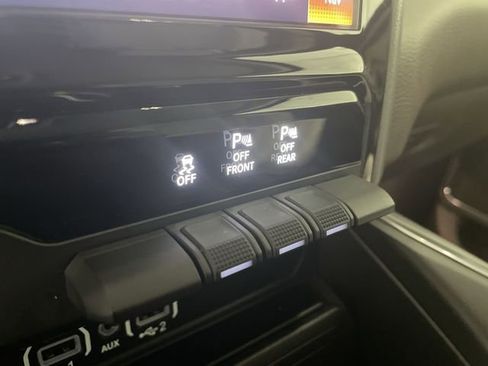 Used 2025 RAM 1500 Laramie AWD/4WD image 30