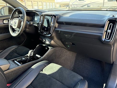 Used 2021 Volvo XC40 T5 R-Design w/ Advanced Package image 30