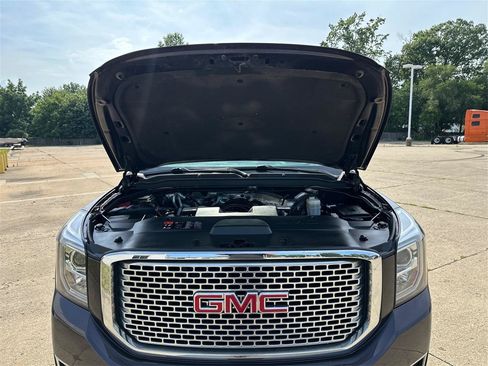 Used 2015 GMC Yukon XL Denali w/ Touring Package AWD/4WD image 11