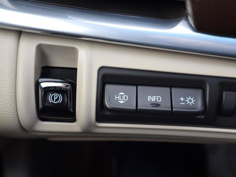 Used 2015 Cadillac XTS Premium image 21