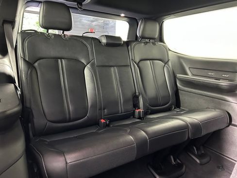 Used 2022 Jeep Wagoneer Series III w/ Rear Seat Video Group 1 AWD/4WD image 14