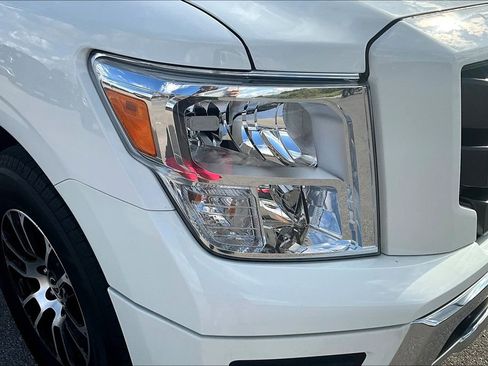 Used 2023 Nissan Titan SV image 37