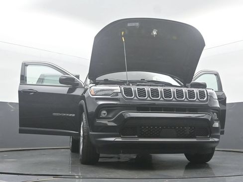 Used 2025 Jeep Compass Latitude AWD/4WD image 65