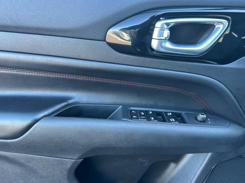 Used 2024 Jeep Compass Trailhawk image 10