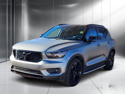 Used 2022 Volvo XC40 T5 R-Design w/ Advanced Package image 22