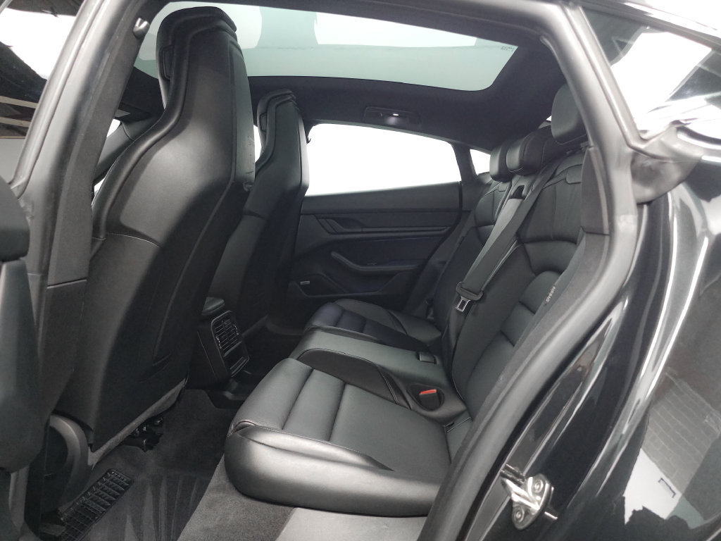 Used 2022 Porsche Taycan RWD image 27
