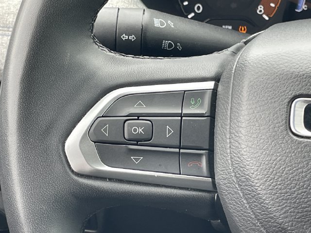 Used 2025 Jeep Compass Latitude w/ Sun & Sound Group AWD/4WD image 14