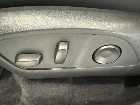 Used 2025 Buick Enclave Preferred AWD/4WD image 23