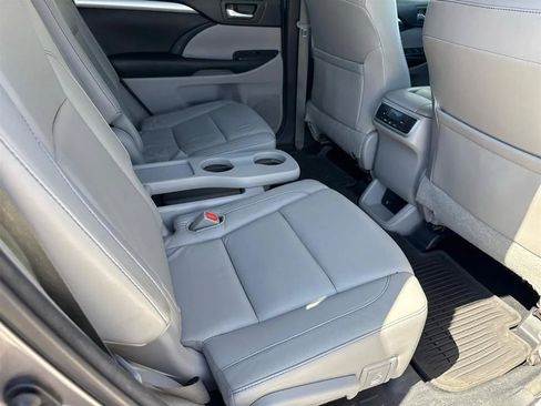 Used 2015 Toyota Highlander XLE FWD image 47