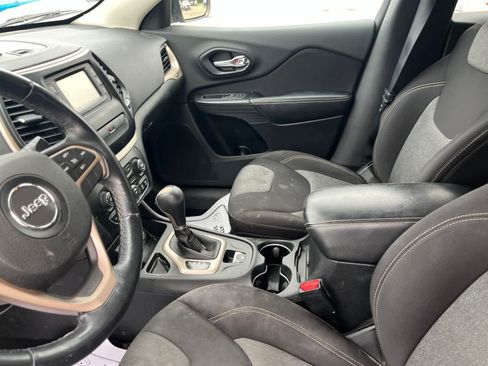 Used 2015 Jeep Cherokee Latitude FWD image 24