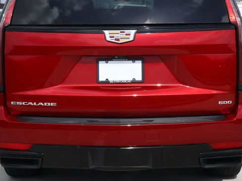 Used 2022 Cadillac Escalade ESV Sport w/ Touring Package image 10