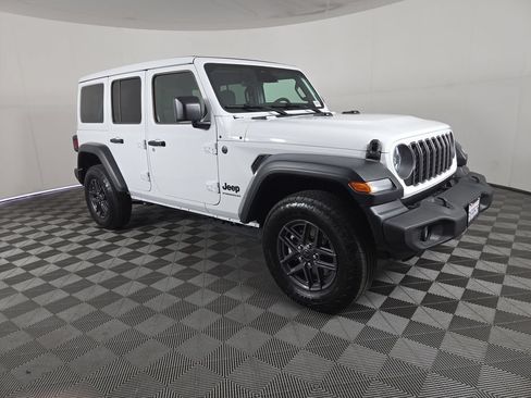 Used 2026 Jeep Wrangler Unlimited Sport AWD/4WD image 2