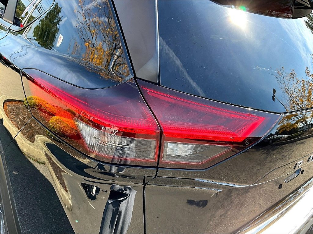 Certified 2024 Nissan Rogue SV AWD/4WD image 32