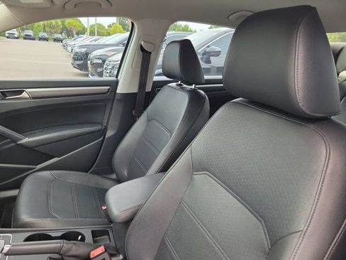 Used 2017 Volkswagen Passat 1.8T R-Line FWD image 17