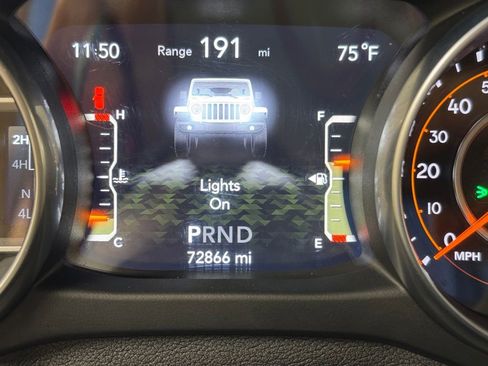 Used 2018 Jeep Wrangler Unlimited Sahara AWD/4WD image 30
