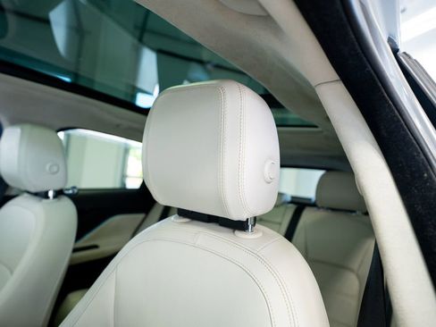 Used 2019 Jaguar F-PACE Prestige AWD/4WD image 30