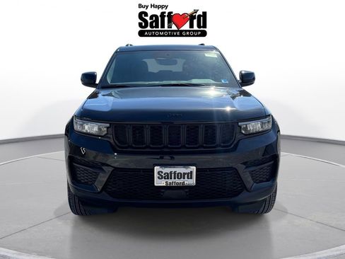 Used 2025 Jeep Grand Cherokee Altitude AWD/4WD image 8