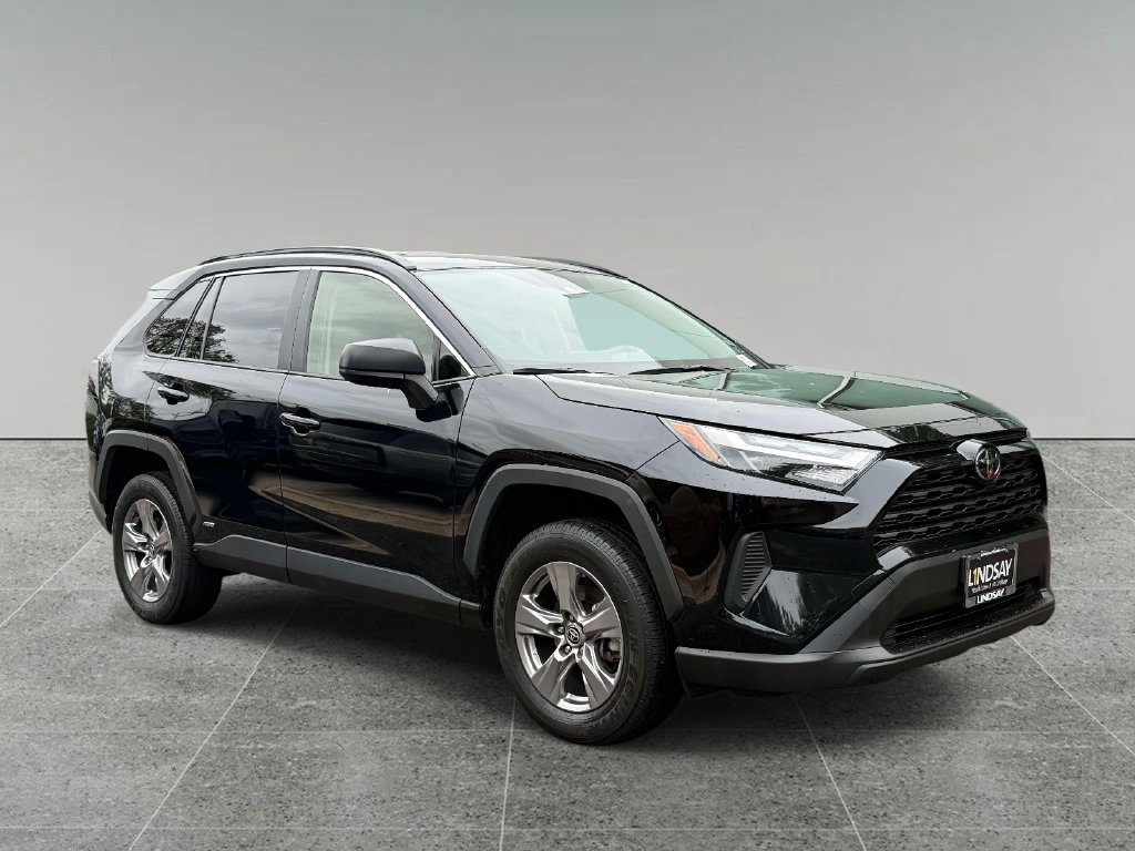 Used 2025 Toyota RAV4 LE AWD/4WD image 9