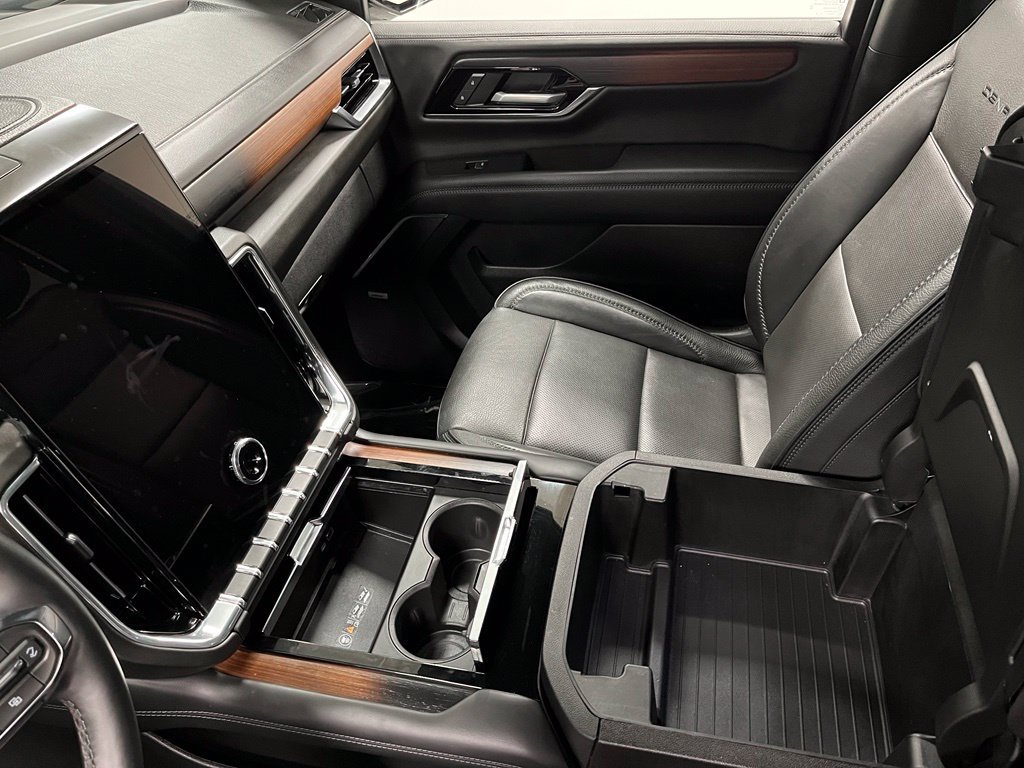 Used 2025 GMC Yukon XL Denali AWD/4WD image 35