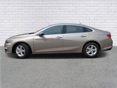 Used 2024 Chevrolet Malibu LT image 2