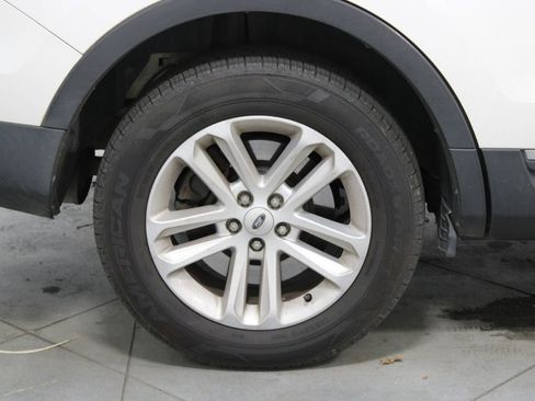 Used 2015 Ford Explorer XLT w/ Equipment Group 202A image 12