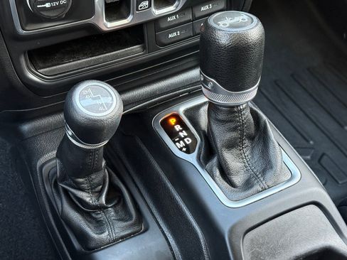 Used 2018 Jeep Wrangler Unlimited Sport S AWD/4WD image 32