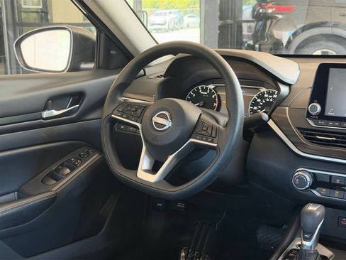 Used 2025 Nissan Altima 2.5 SV FWD image 29