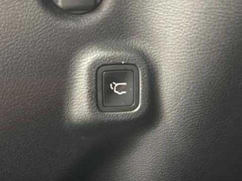 Used 2023 Jeep Compass Latitude w/ Convenience Group AWD/4WD image 29