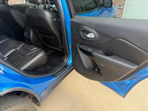 Used 2021 Jeep Cherokee Latitude Plus FWD image 19