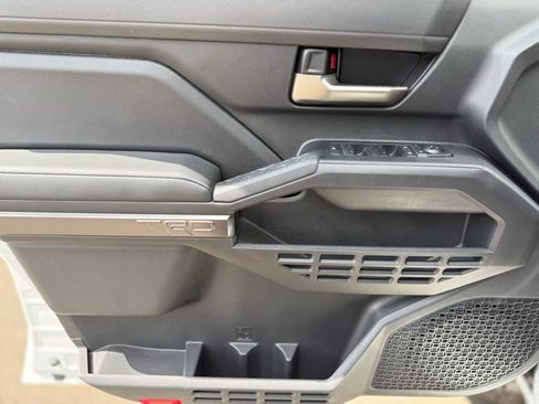 Used 2024 Toyota Tacoma TRD Off-Road image 17