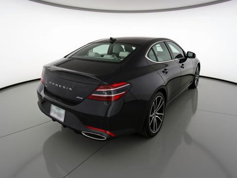 Used 2025 Genesis G70 2.5T image 9
