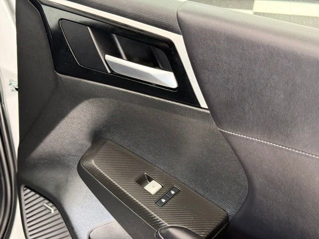 Used 2025 Mitsubishi Outlander SE AWD/4WD image 24