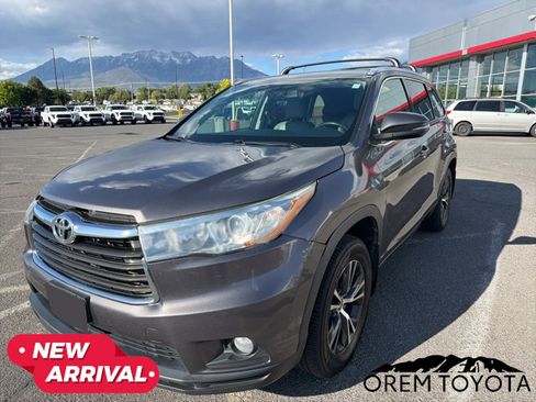 Used 2016 Toyota Highlander XLE AWD/4WD image 2