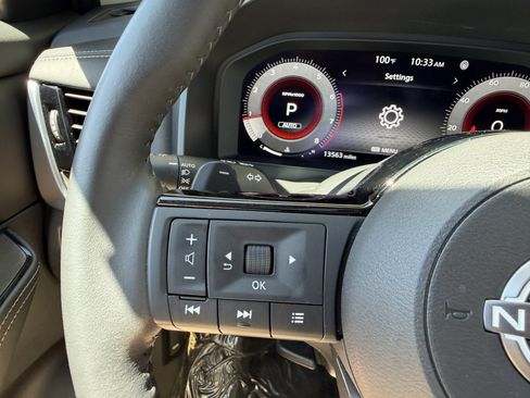 Used 2024 Nissan Rogue Platinum AWD/4WD image 29