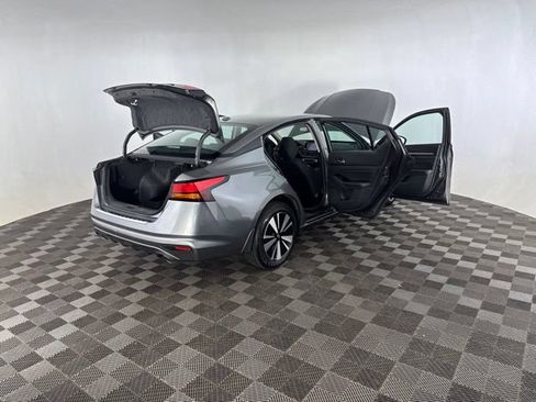 Certified 2021 Nissan Altima 2.5 SV w/ SV Premium Package AWD/4WD image 14