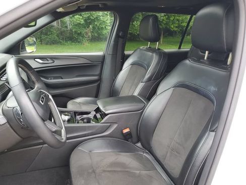 Used 2023 Jeep Grand Cherokee L Laredo AWD/4WD image 5