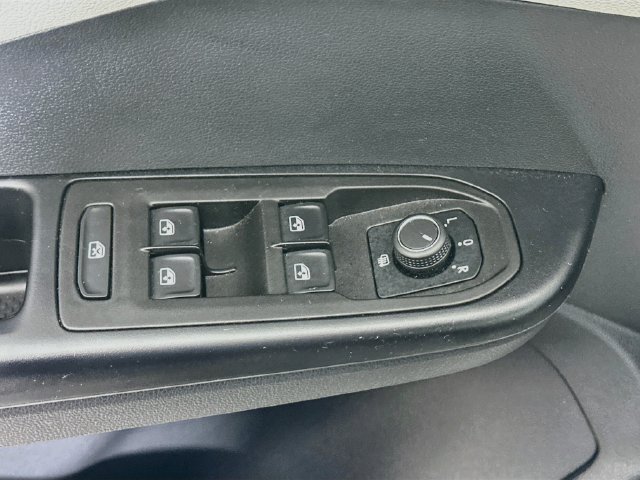Used 2025 Volkswagen Taos SEL AWD/4WD image 18