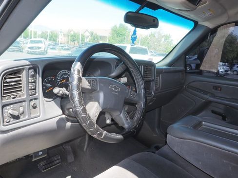 Used 2006 Chevrolet Silverado 2500 LT w/ Heavy-Duty Power Package AWD/4WD image 5