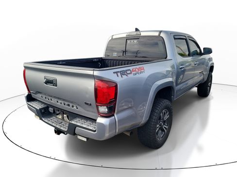 Used 2019 Toyota Tacoma TRD Sport AWD/4WD image 7