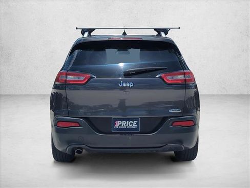 Used 2016 Jeep Cherokee Latitude FWD image 6