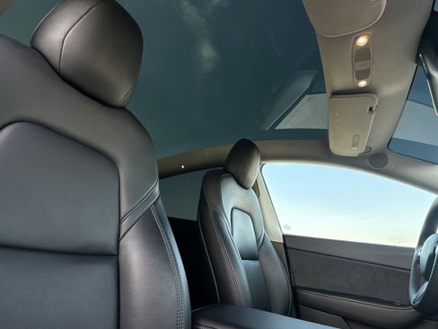 Used 2022 Tesla Model Y Performance image 16