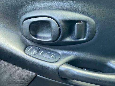 Used 2003 Chevrolet Corvette Coupe w/ Preferred Equipment Group RWD image 18
